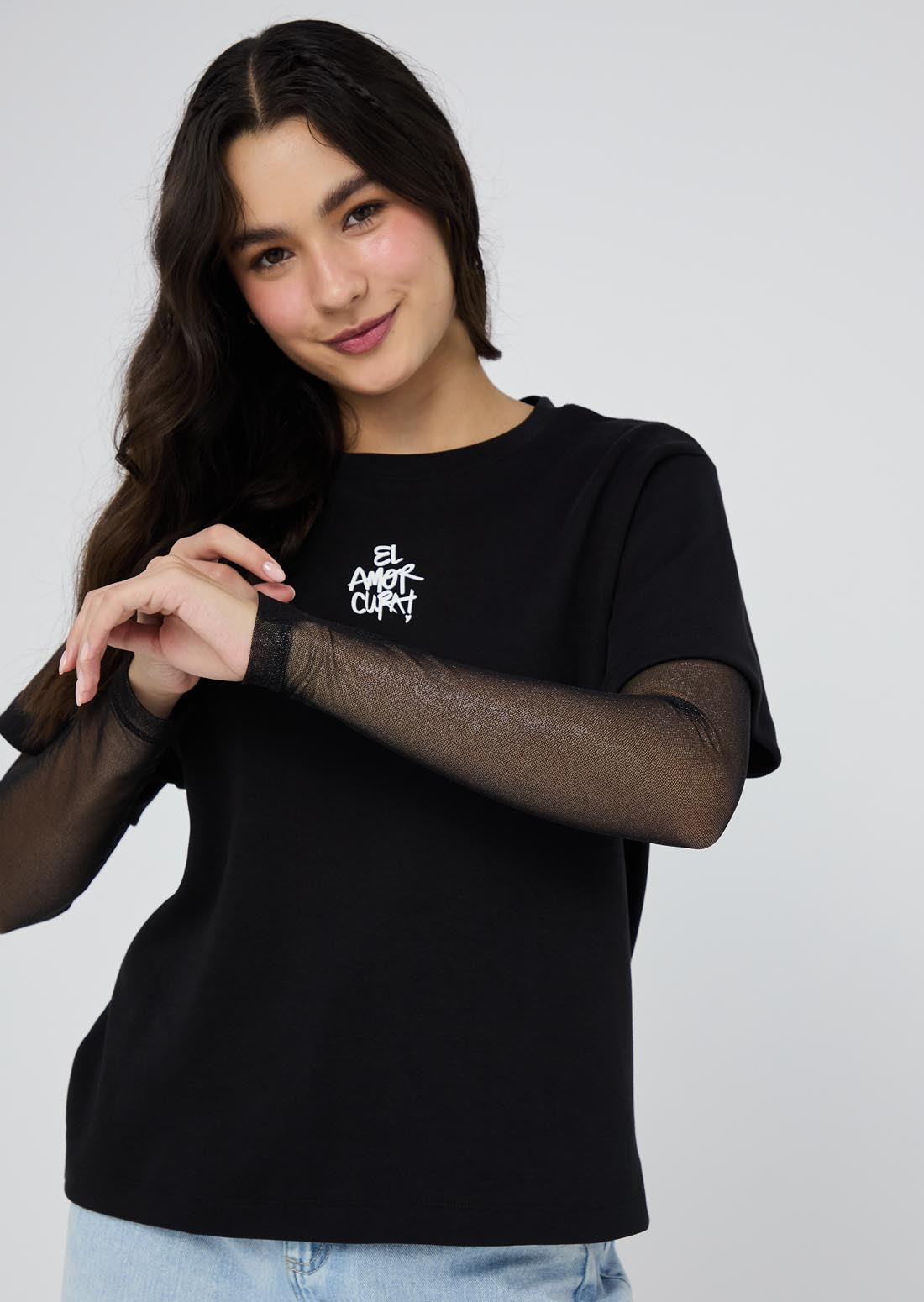 Camiseta negra doble prenda para jóvenes