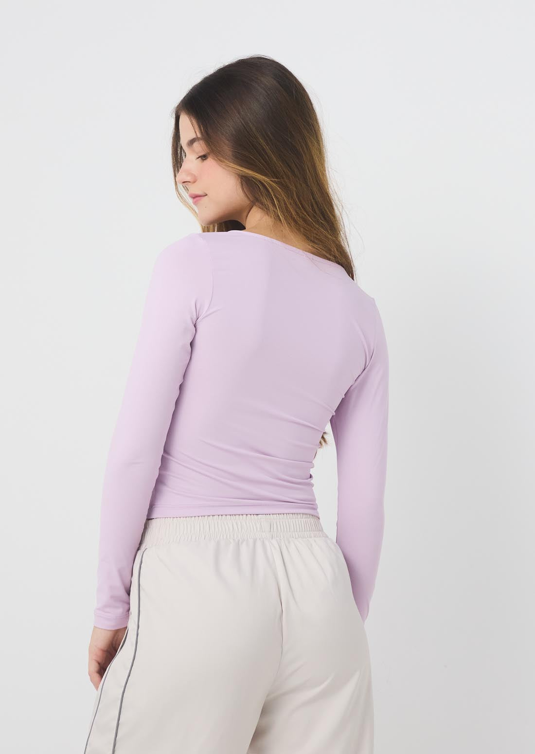 Camiseta lila claro con sesgos en frente para jóvenes