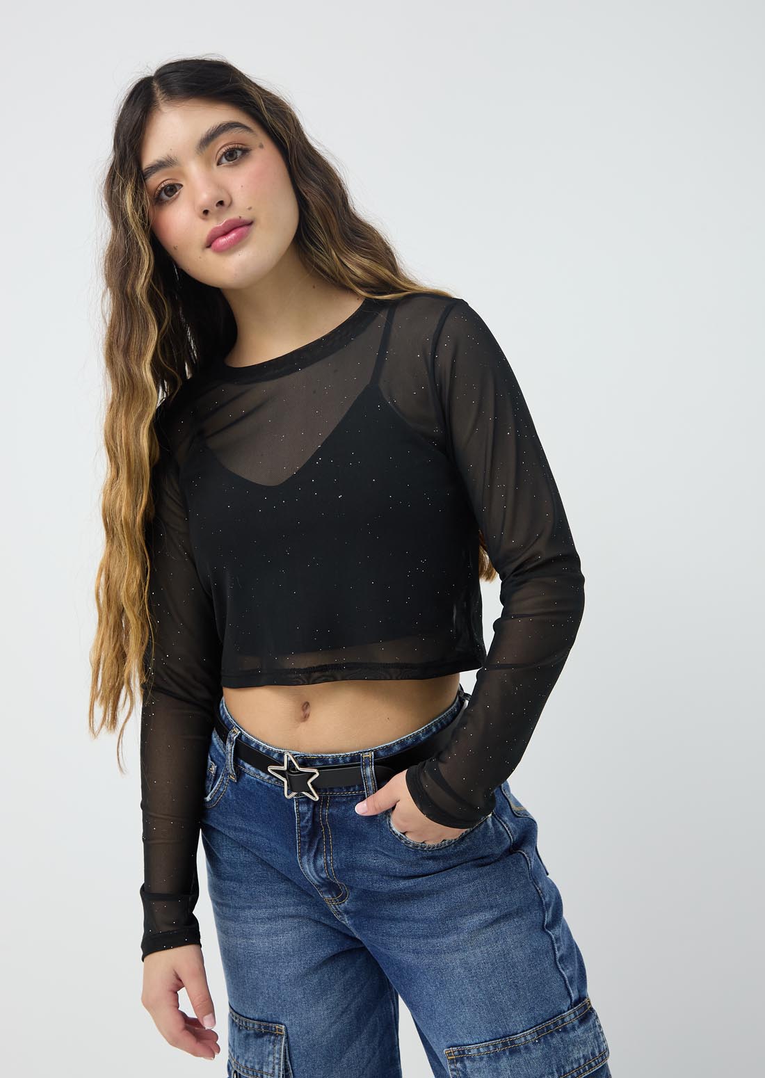 Camiseta negra con top interno para jóvenes
