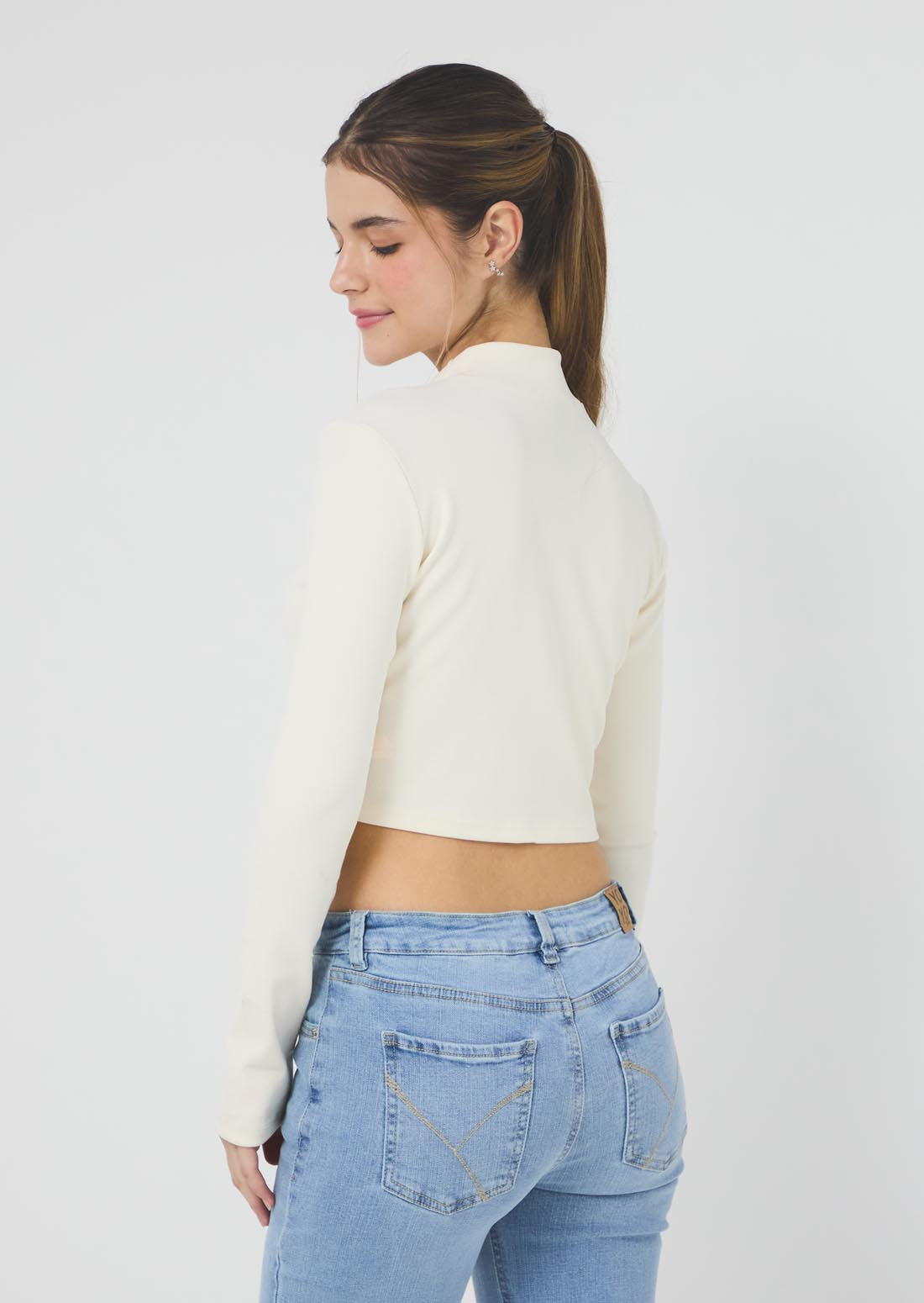 Camiseta marfil con aplique en cintura para jóvenes