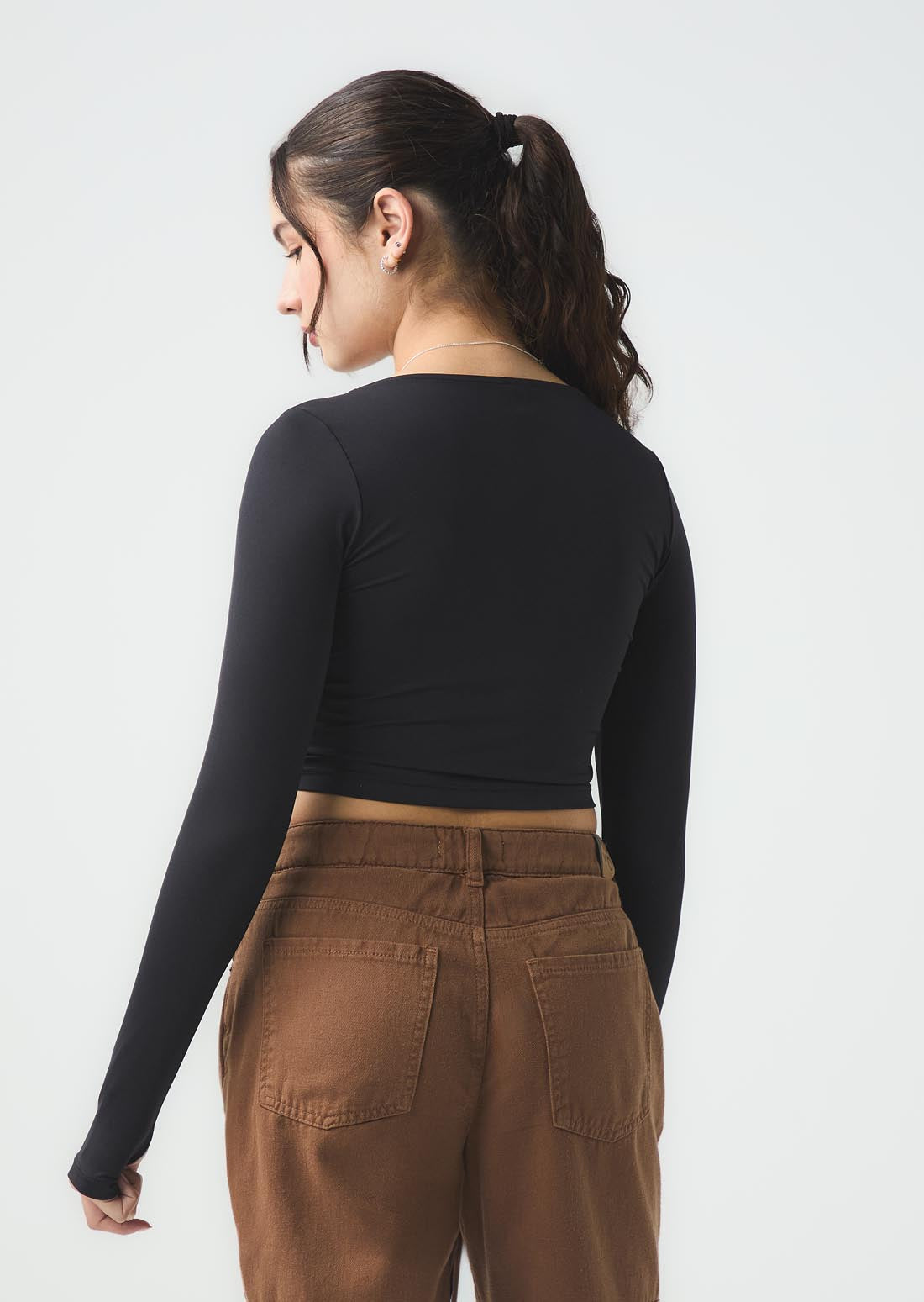 Camiseta negra con abertura para los dedos para jóvenes