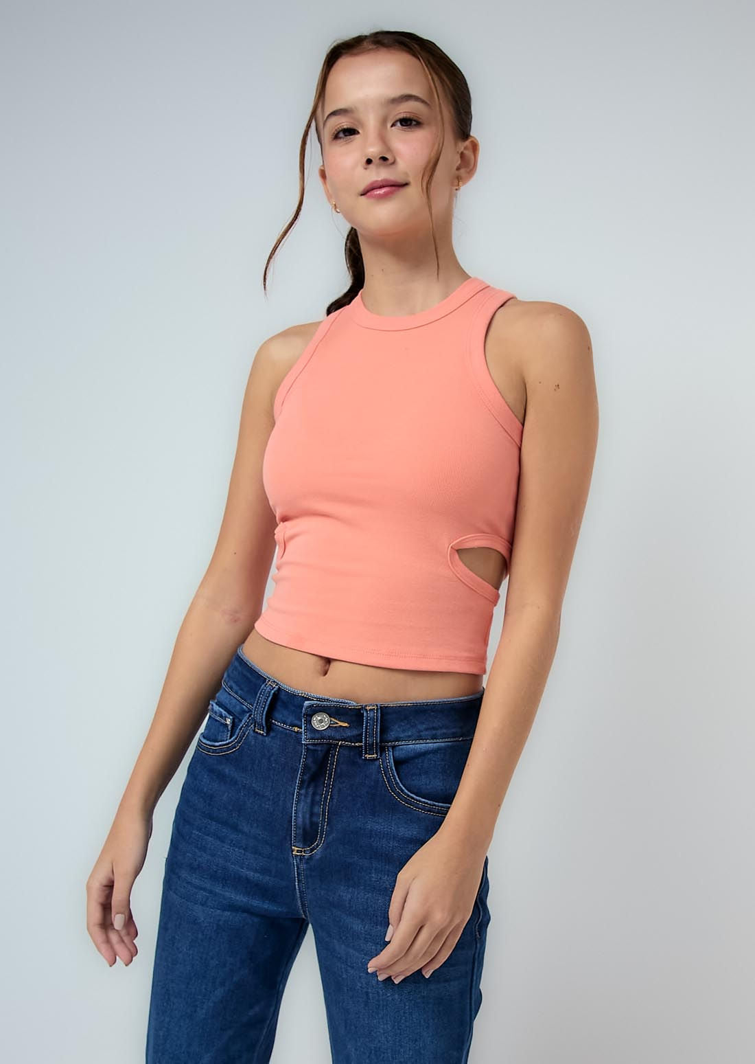 Camiseta naranja con abertura para adolescentes