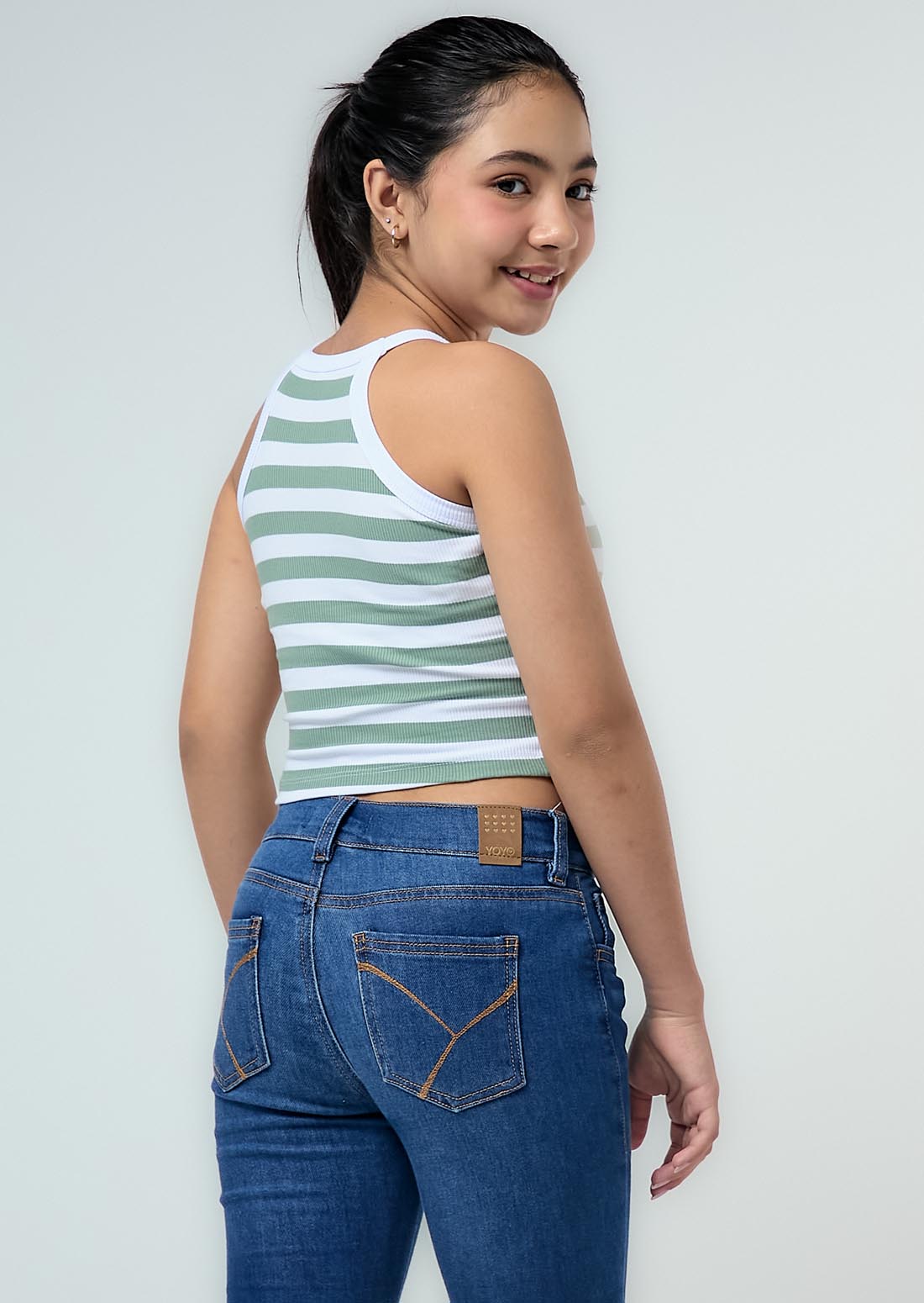 Camiseta verde de rayas para niñas