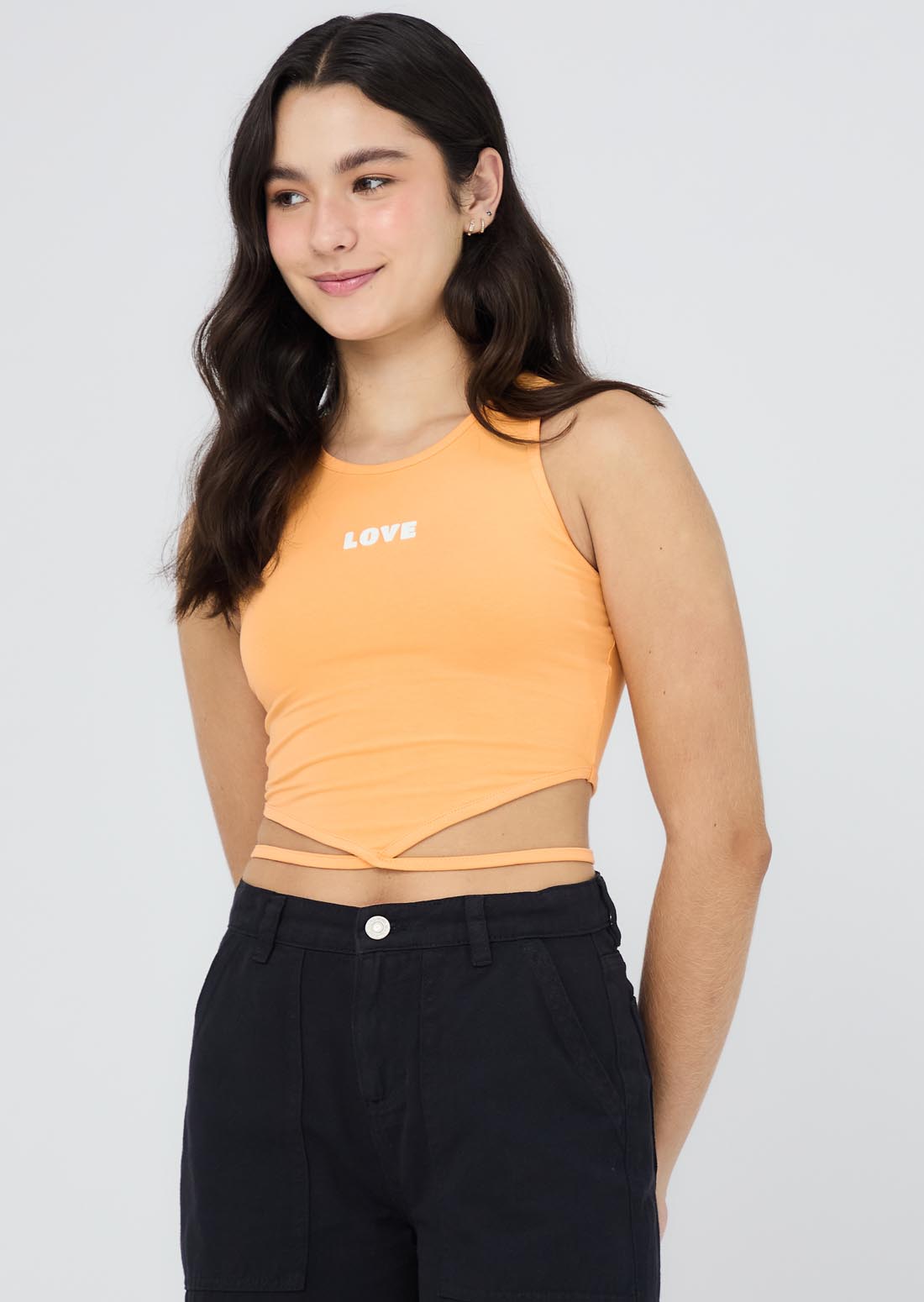 Camiseta naranja con sesgos para anudar para jóvenes