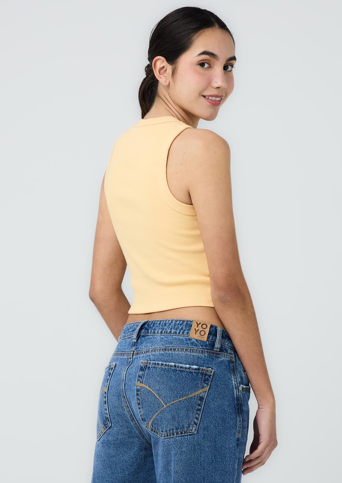 Camiseta amarillo medio con frente cruzado para jóvenes