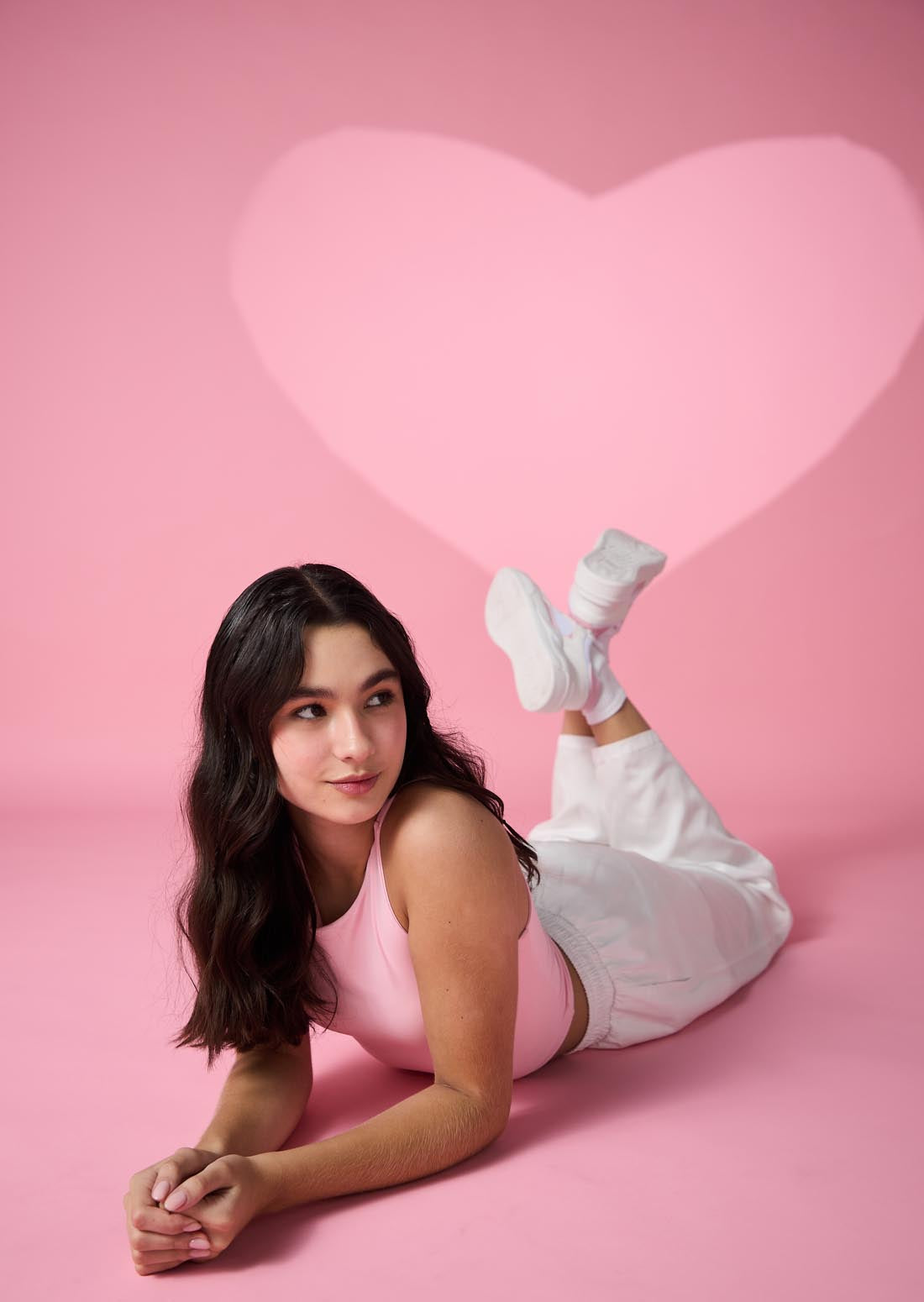 Camiseta rosa pastel con abertura en costados para jóvenes