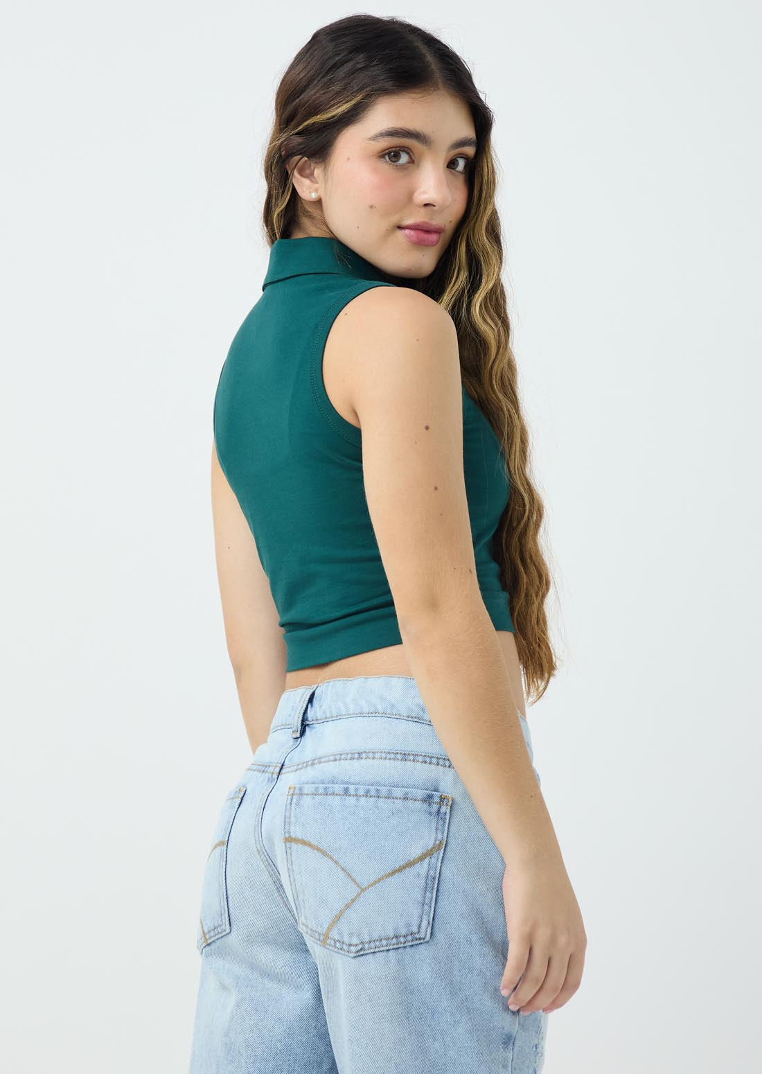 Camiseta verde botella con cierre en escote para jóvenes