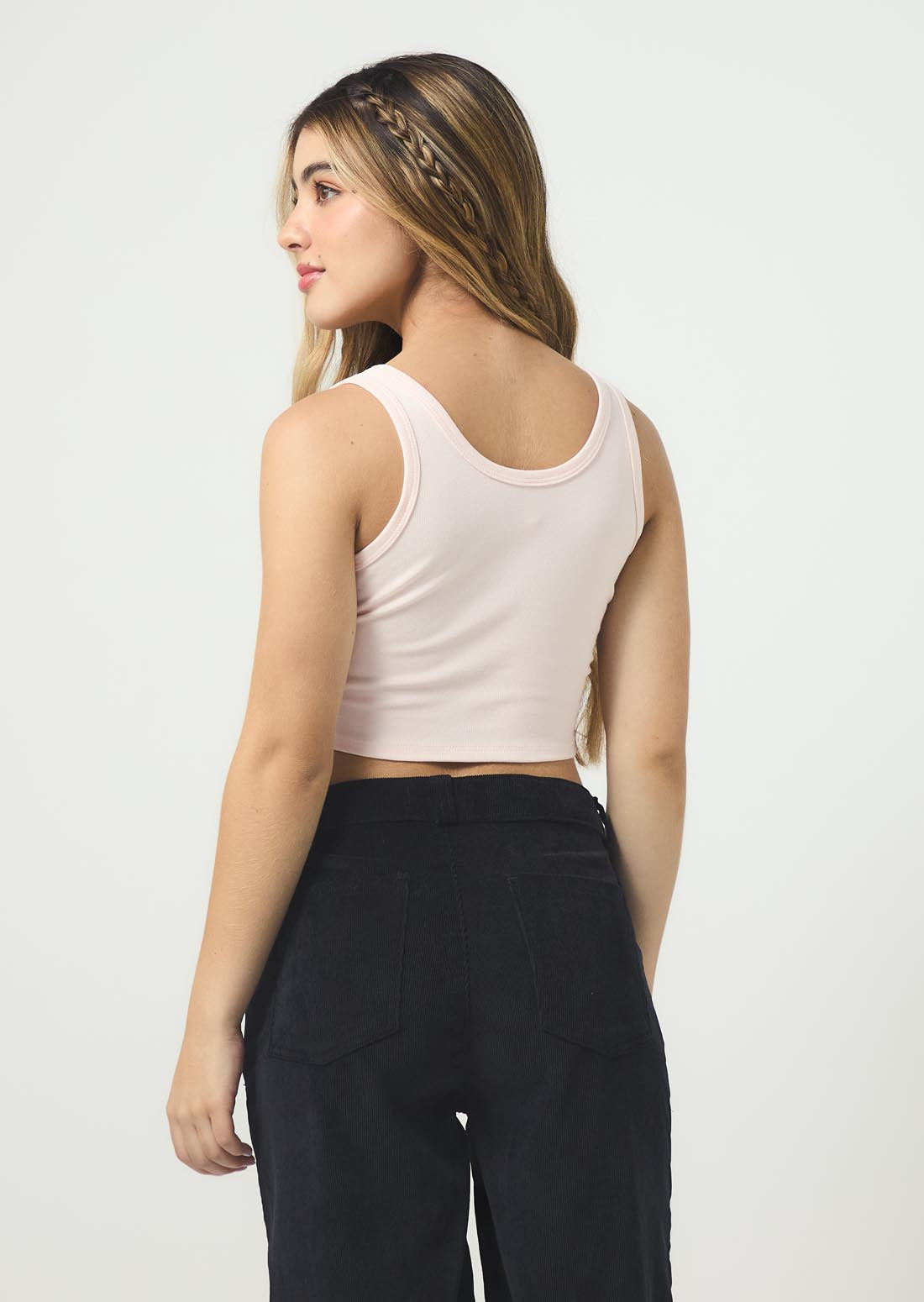 Camiseta palo de rosa con herraje en escote para jóvenes