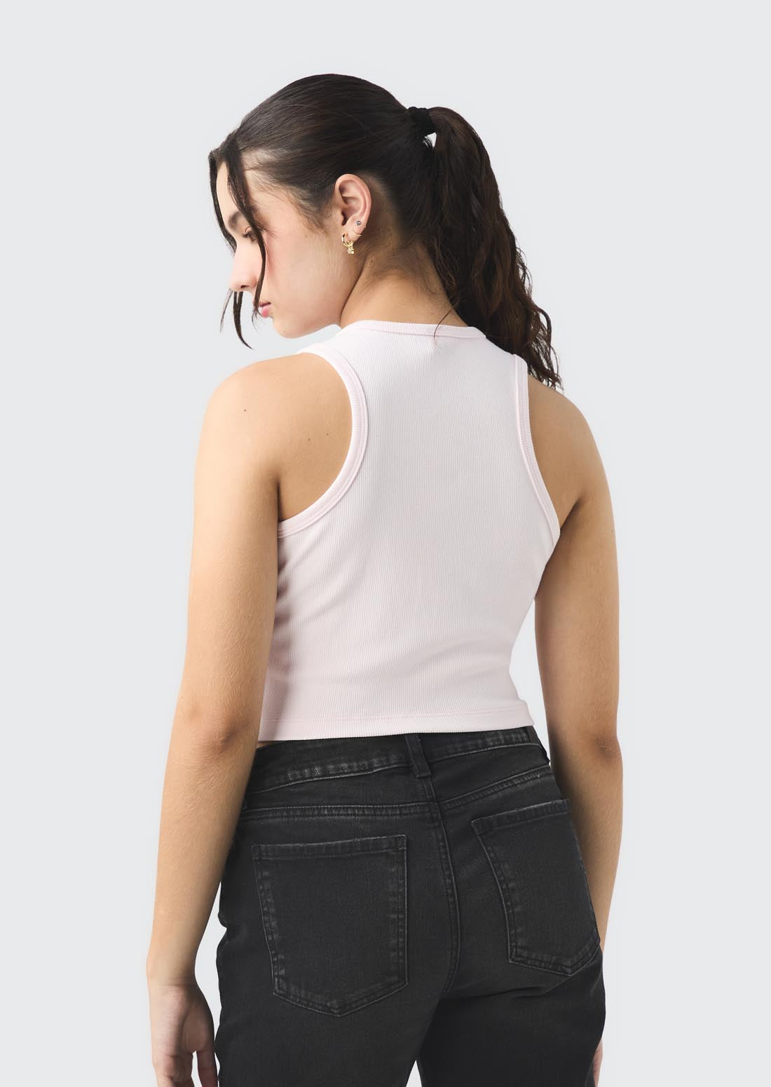 Camiseta rosa pastel con bordado en frente para jóvenes