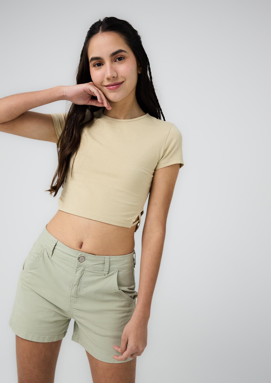 Camiseta arena con sesgos laterales para jóvenes