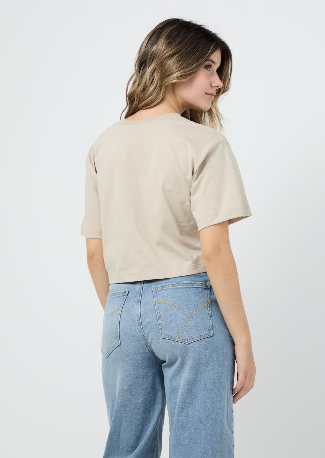 Camiseta arena estampada en frente para jóvenes