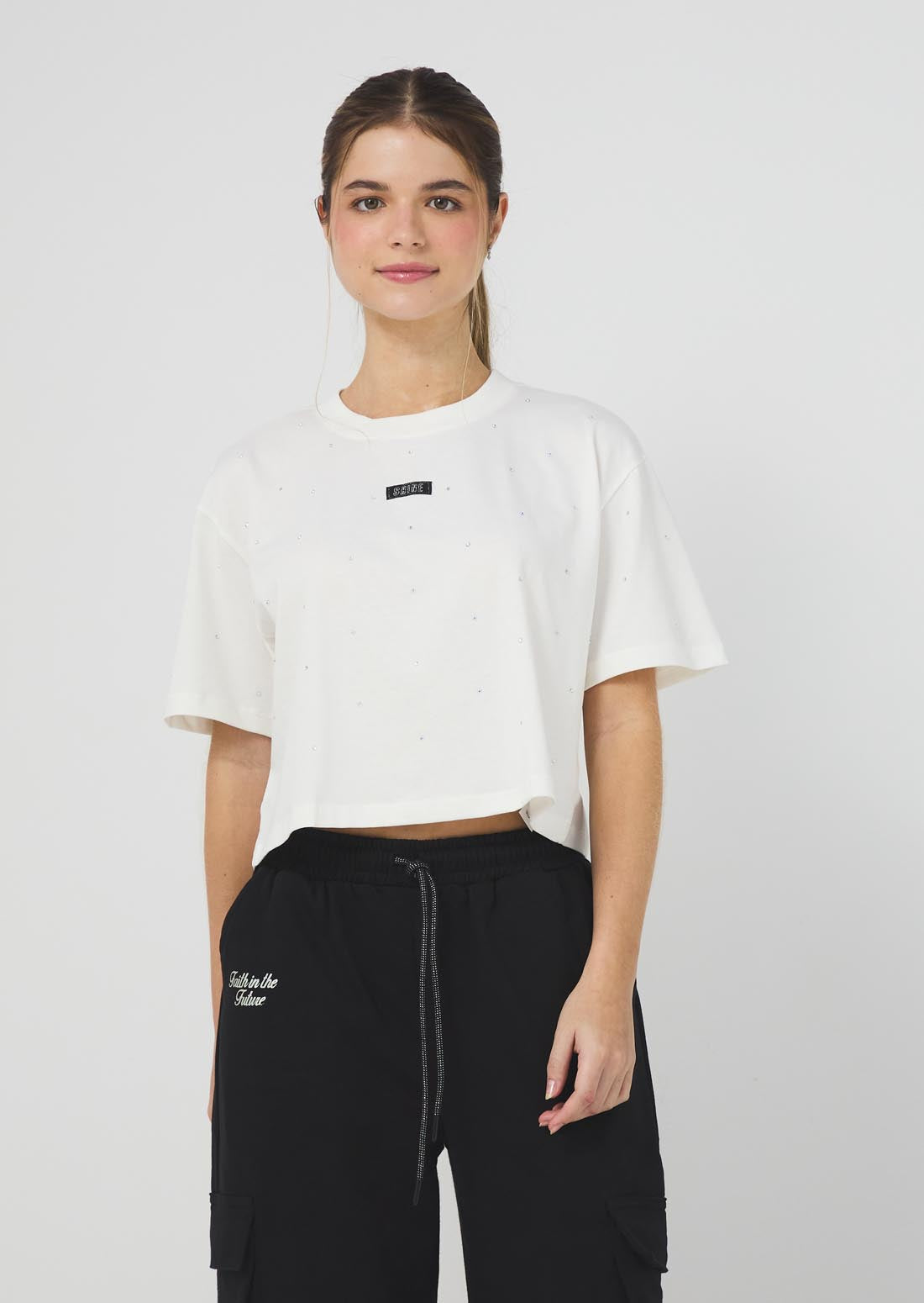 Camiseta marfil con apliques para jóvenes