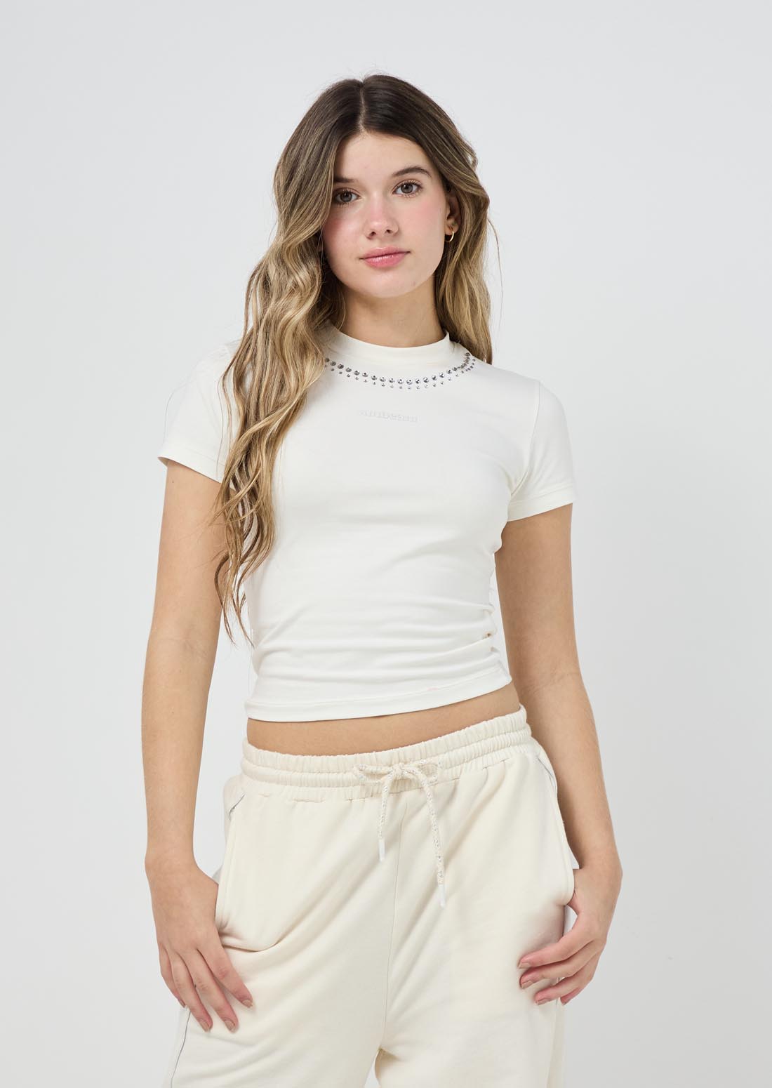 Camiseta marfil con apliques para jóvenes