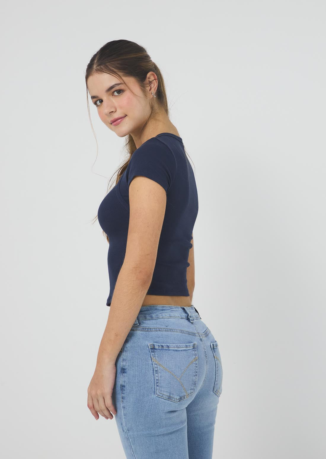 Camiseta azul navy estampado en frente para jóvenes