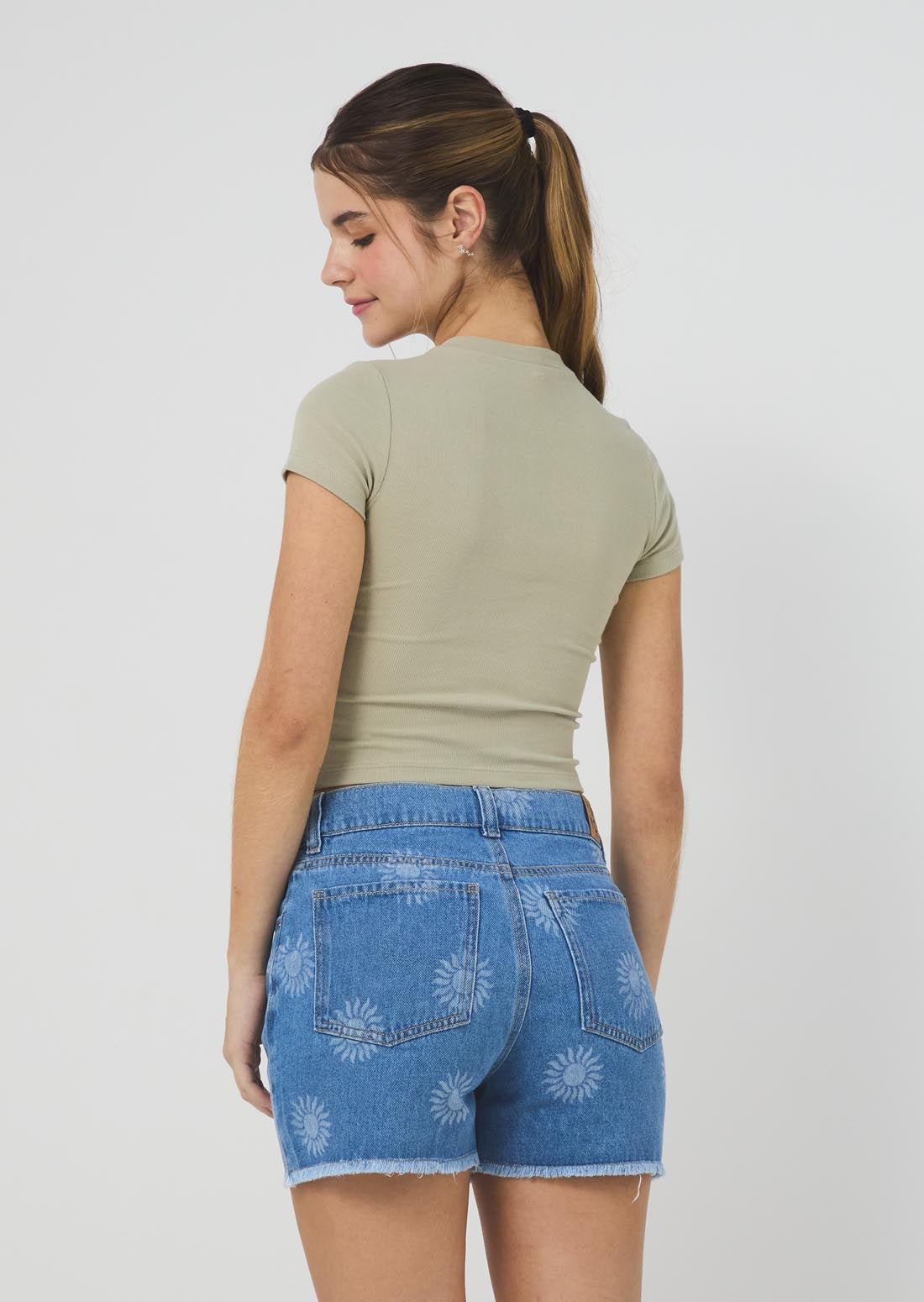 Camiseta pistacho con estampado en frente para jóvenes