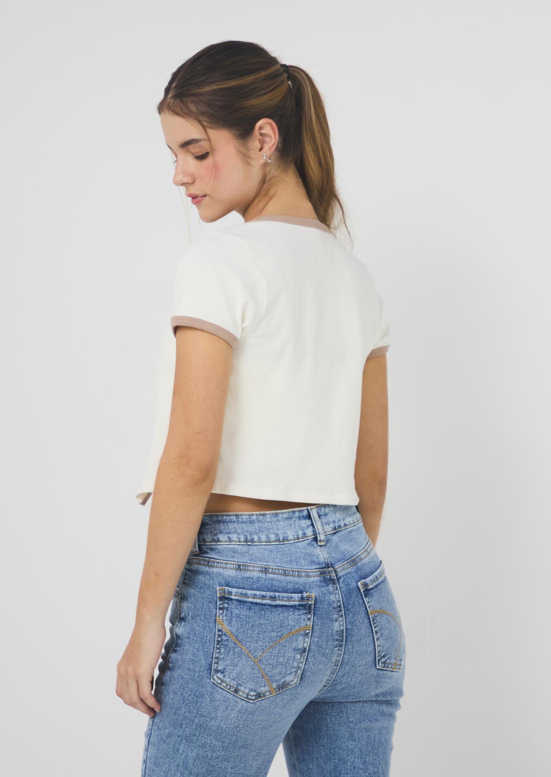 Camiseta marfil con sesgos para jóvenes