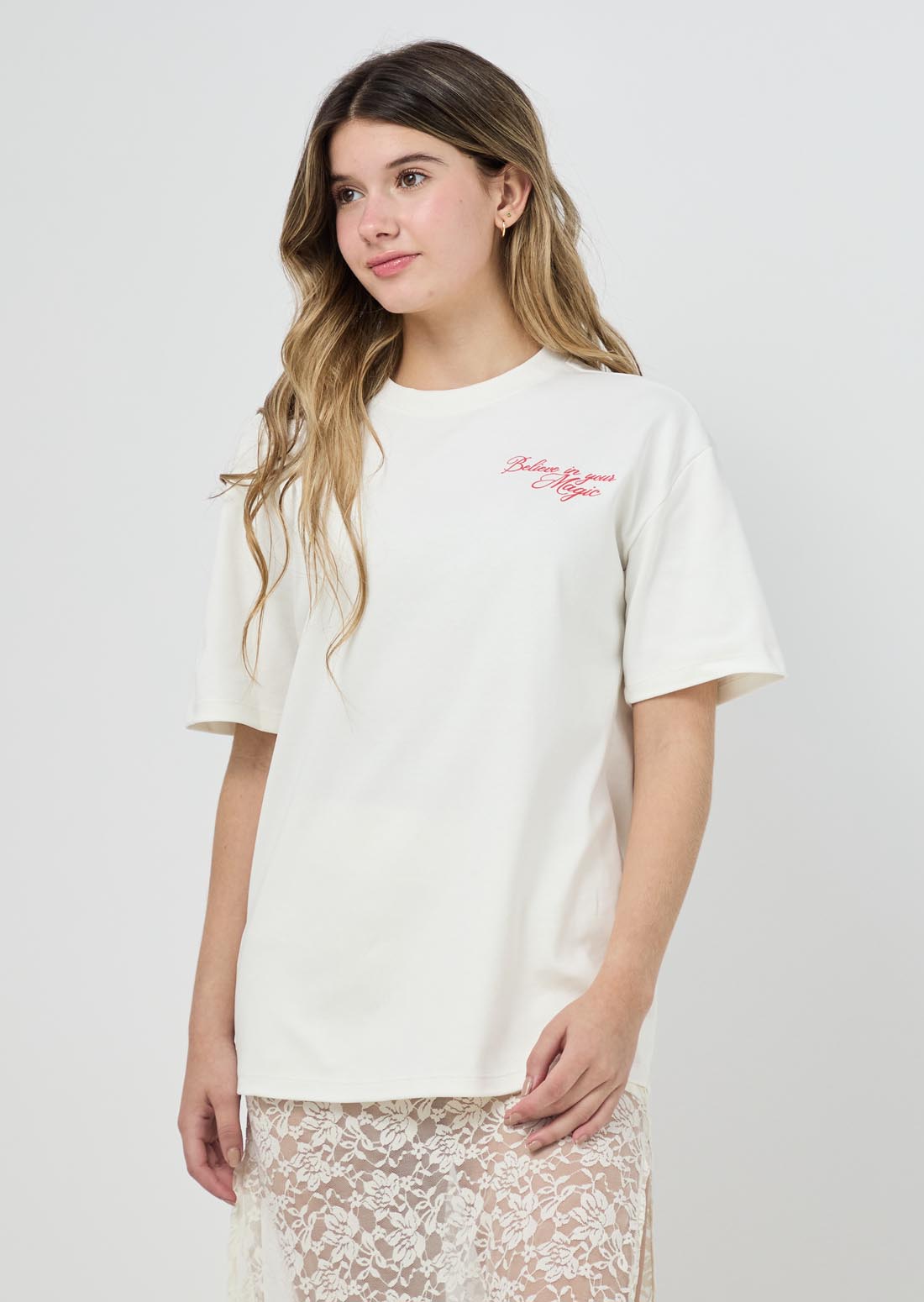 Camiseta oversize marfil estampada para jóvenes
