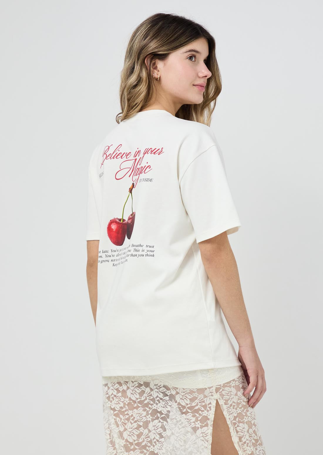 Camiseta oversize marfil estampada para jóvenes