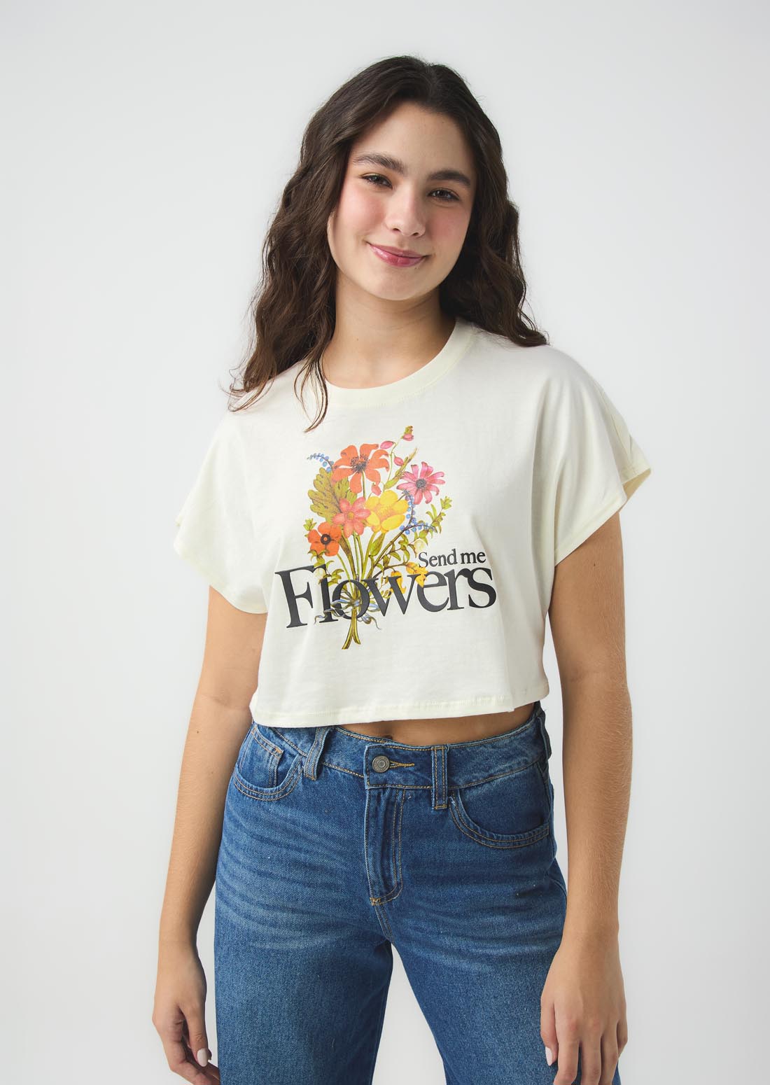 Camiseta marfil manga rodada para jóvenes