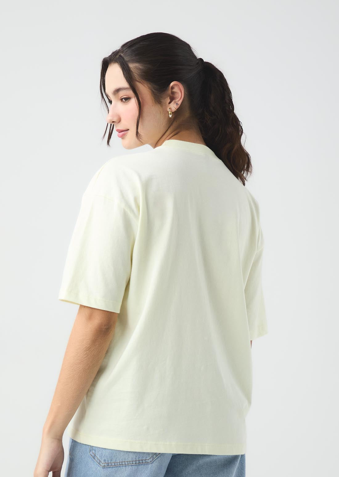Camiseta oversize amarillo pastel estampada para jóvenes