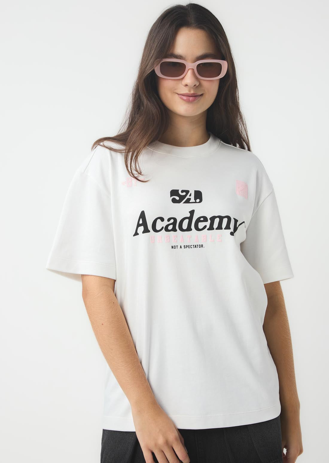 Camiseta oversize blanca de manga corta para jóvenes