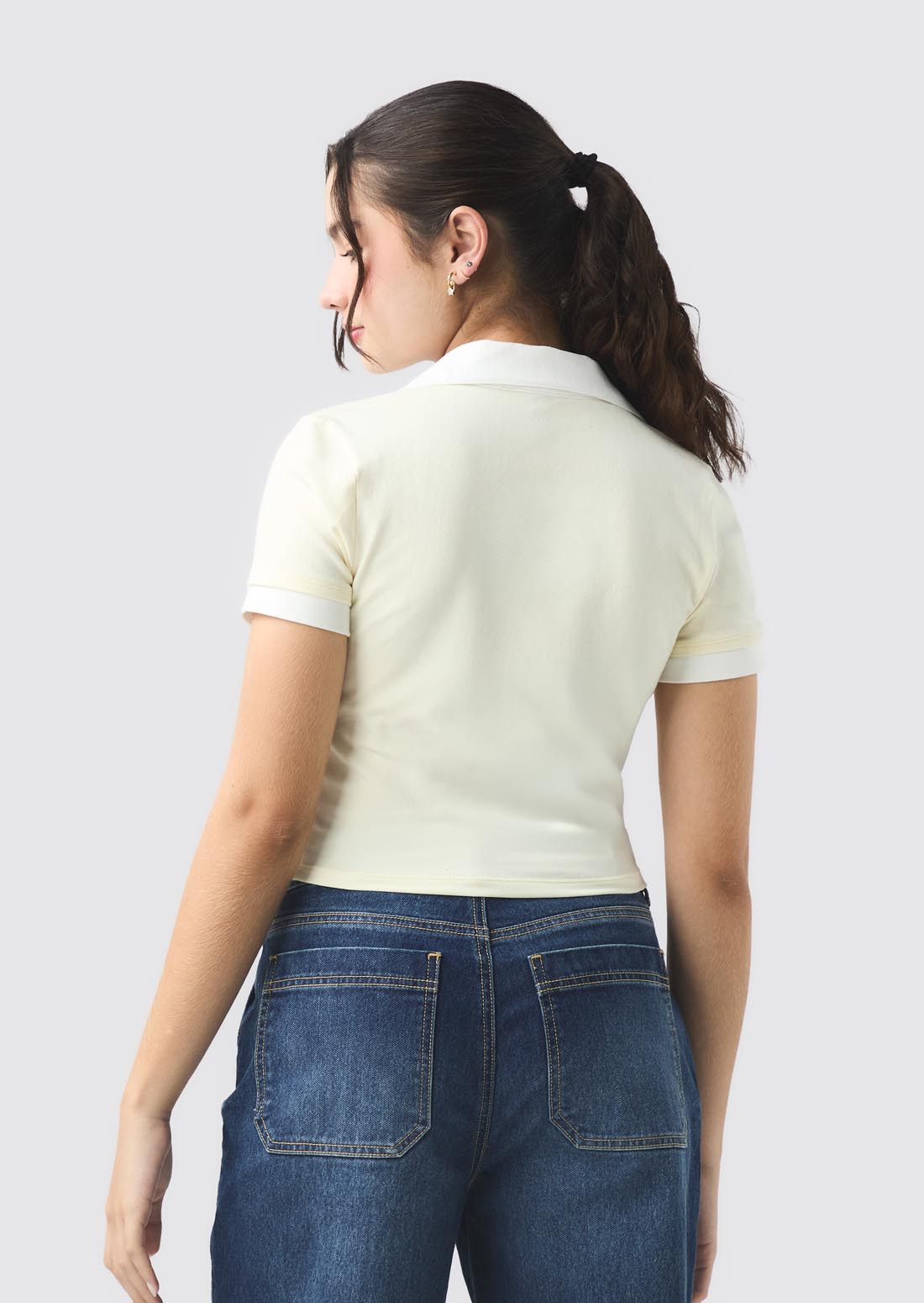 Camiseta tipo polo amarillo pastel para jóvenes