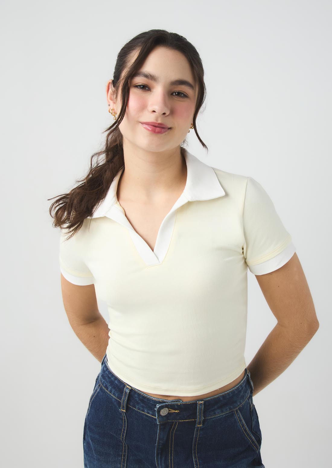 Camiseta tipo polo amarillo pastel para jóvenes