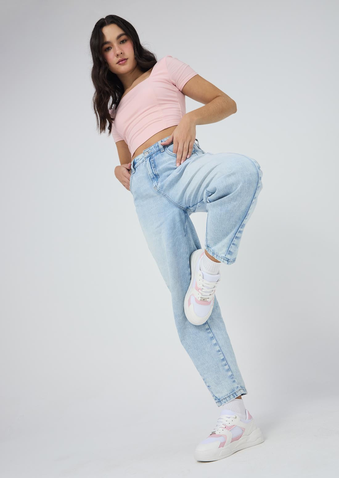 Blusa palo de rosa con cortes en centro para jóvenes
