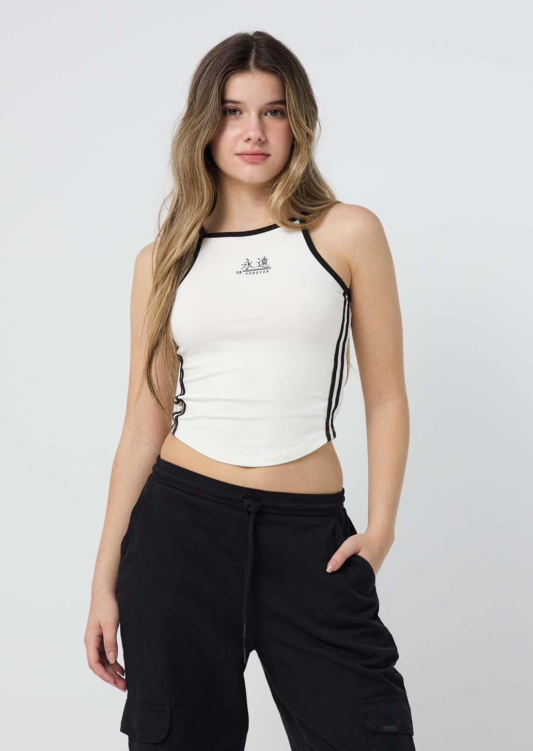 Camiseta marfil con sesgos en contraste para jóvenes