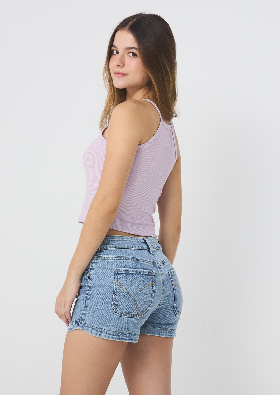 Camiseta lila claro con laser en frente para jóvenes