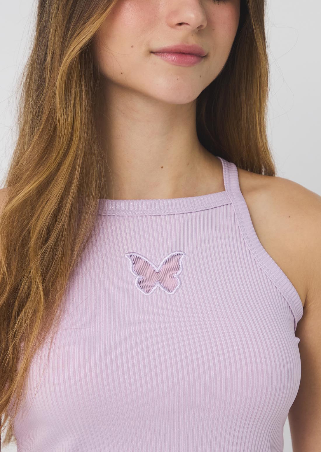 Camiseta lila claro con laser en frente para jóvenes