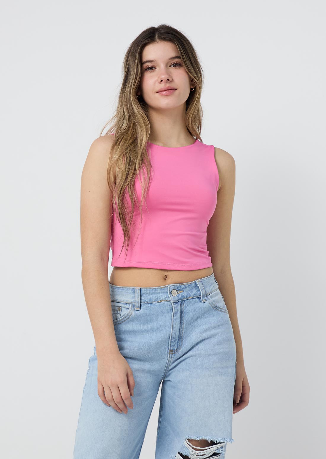 Camiseta fucsia y escote en espalda para jóvenes