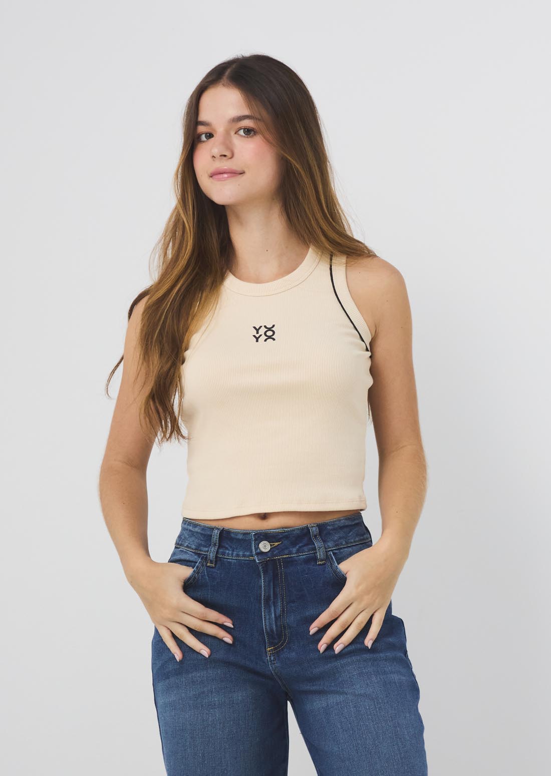 Camiseta kaky con sesgos en contraste para jóvenes