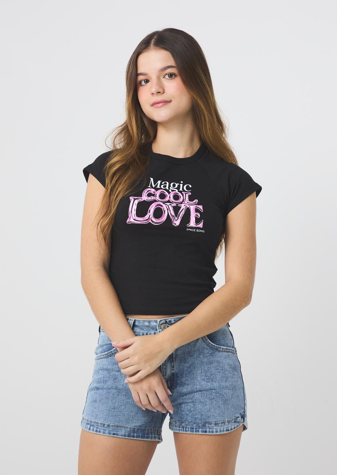 Camiseta negra con estampado para jóvenes