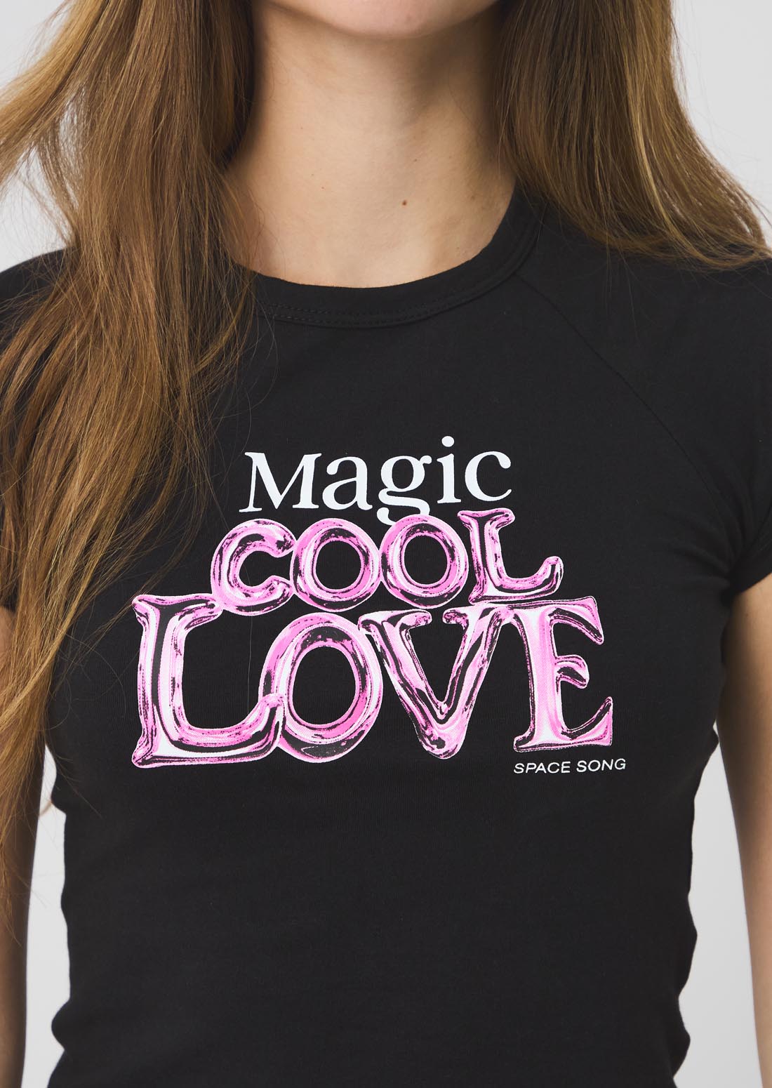 Camiseta negra con estampado para jóvenes