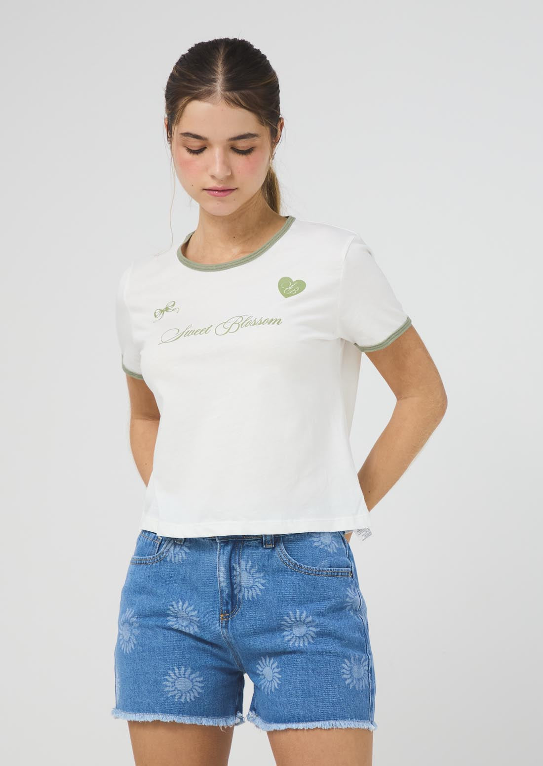 Camiseta marfil con frente estampado para jóvenes