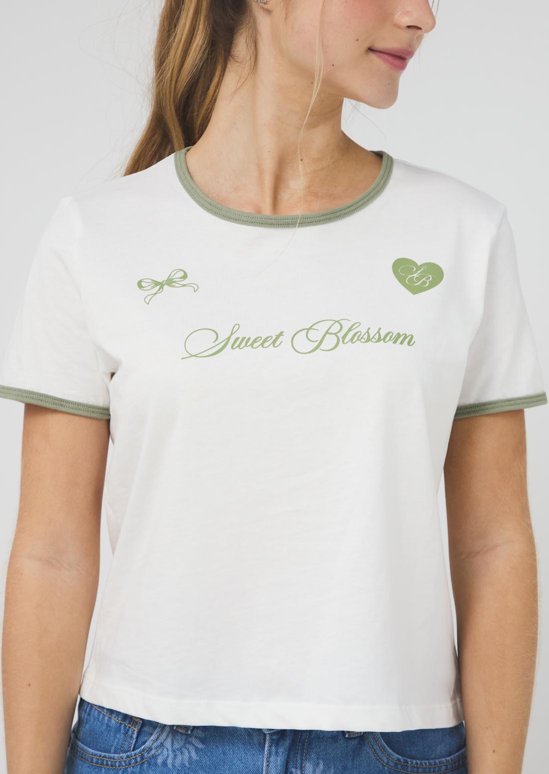 Camiseta marfil con frente estampado para jóvenes