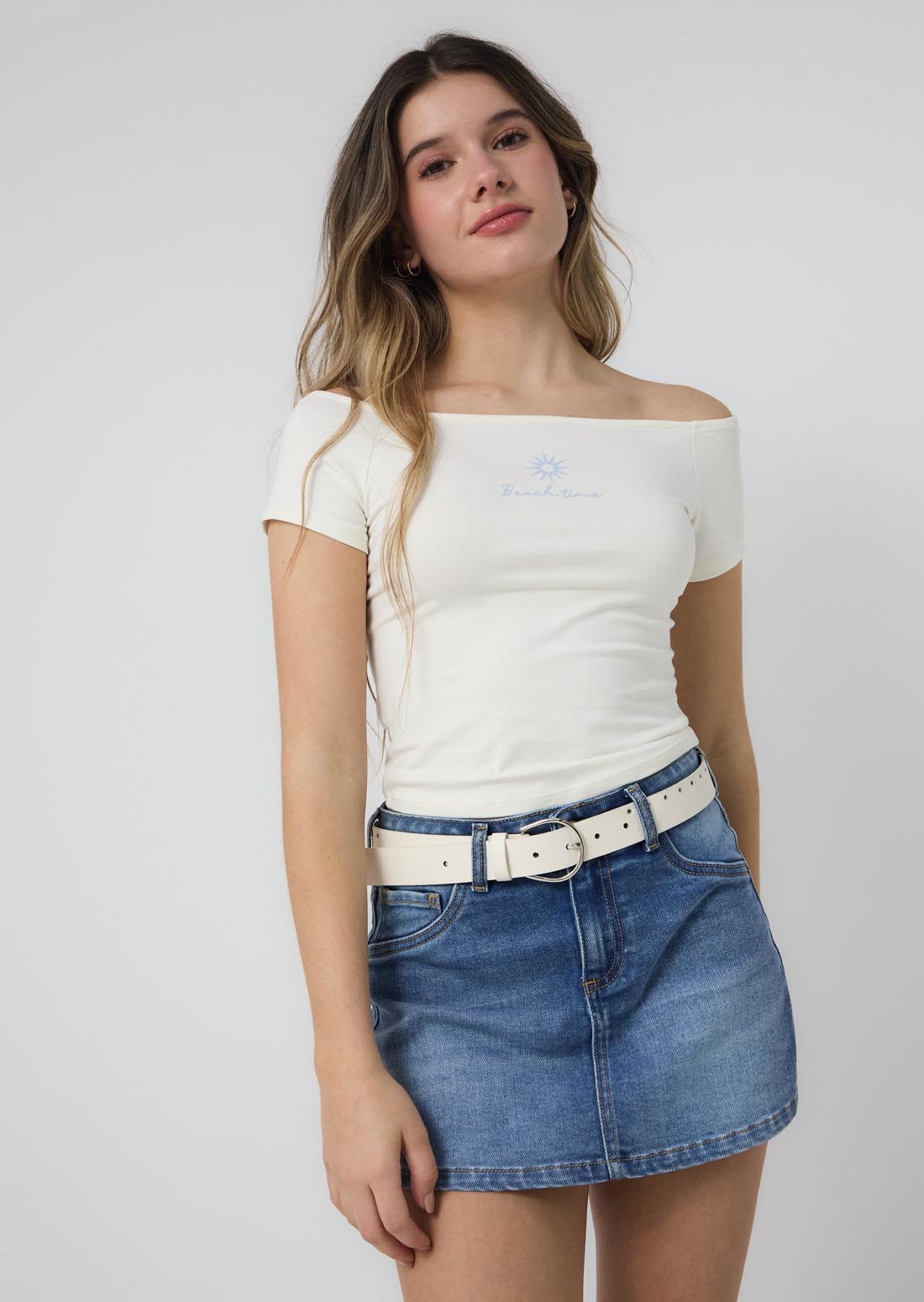 Camiseta vainilla con escote bandeja para jóvenes