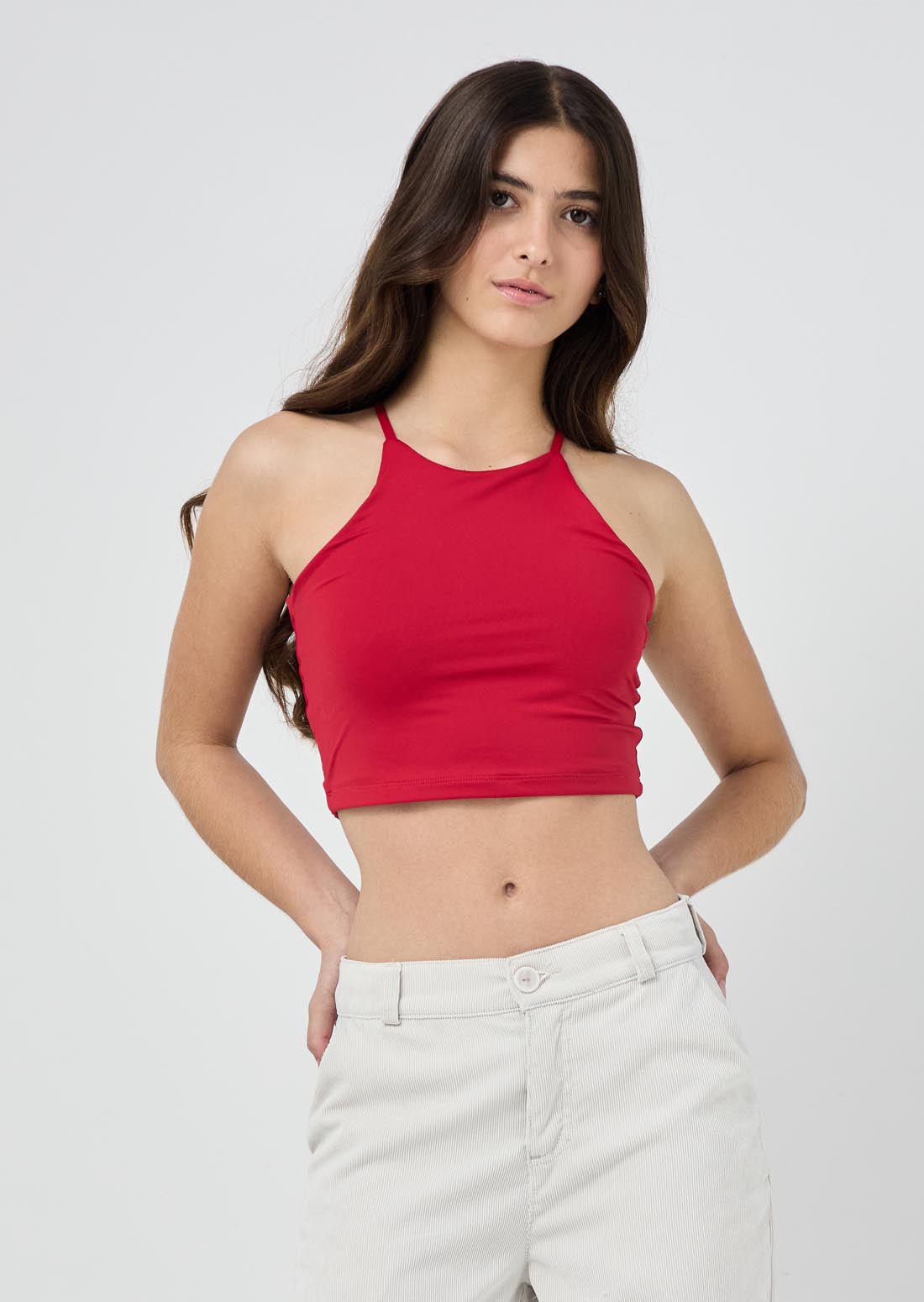 Camiseta roja de tiras y básica para jóvenes