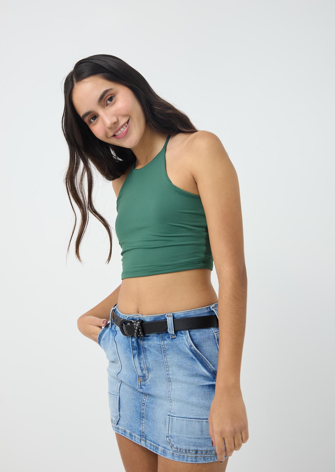 Camiseta verde botella de tiras y básica para jóvenes