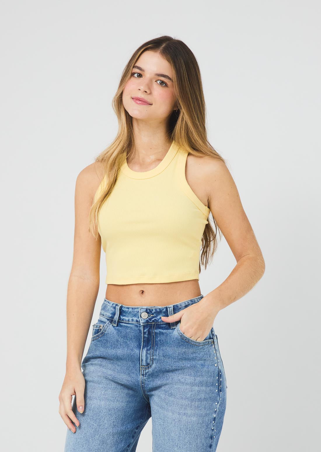 Camiseta en rib amarillo pastel fondo entero para jóvenes