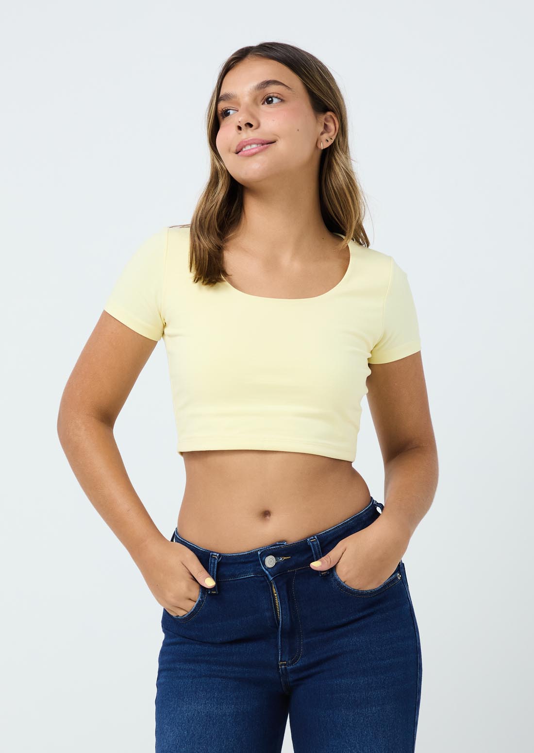 Camiseta amarillo pastel fondo entero para jóvenes