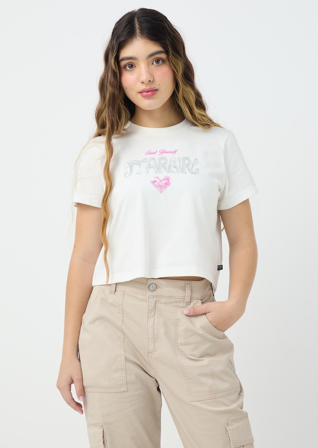 Camiseta marfil con estampado para jóvenes