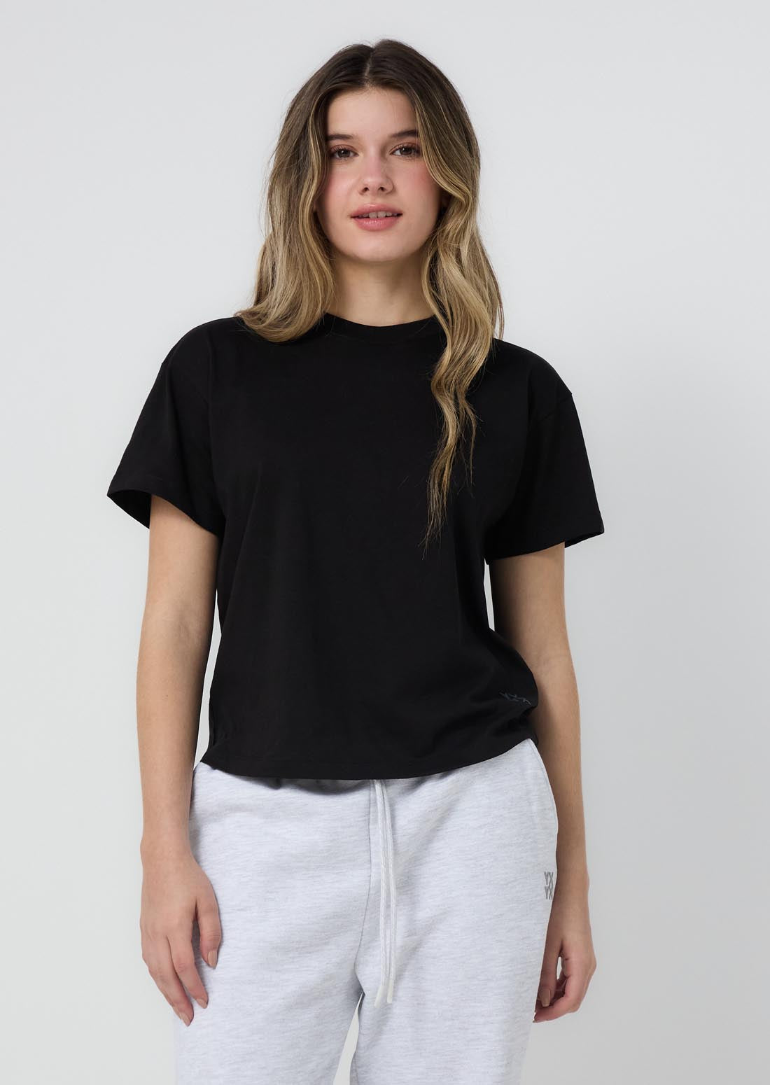 Camiseta básica negra manga corta para jóvenes