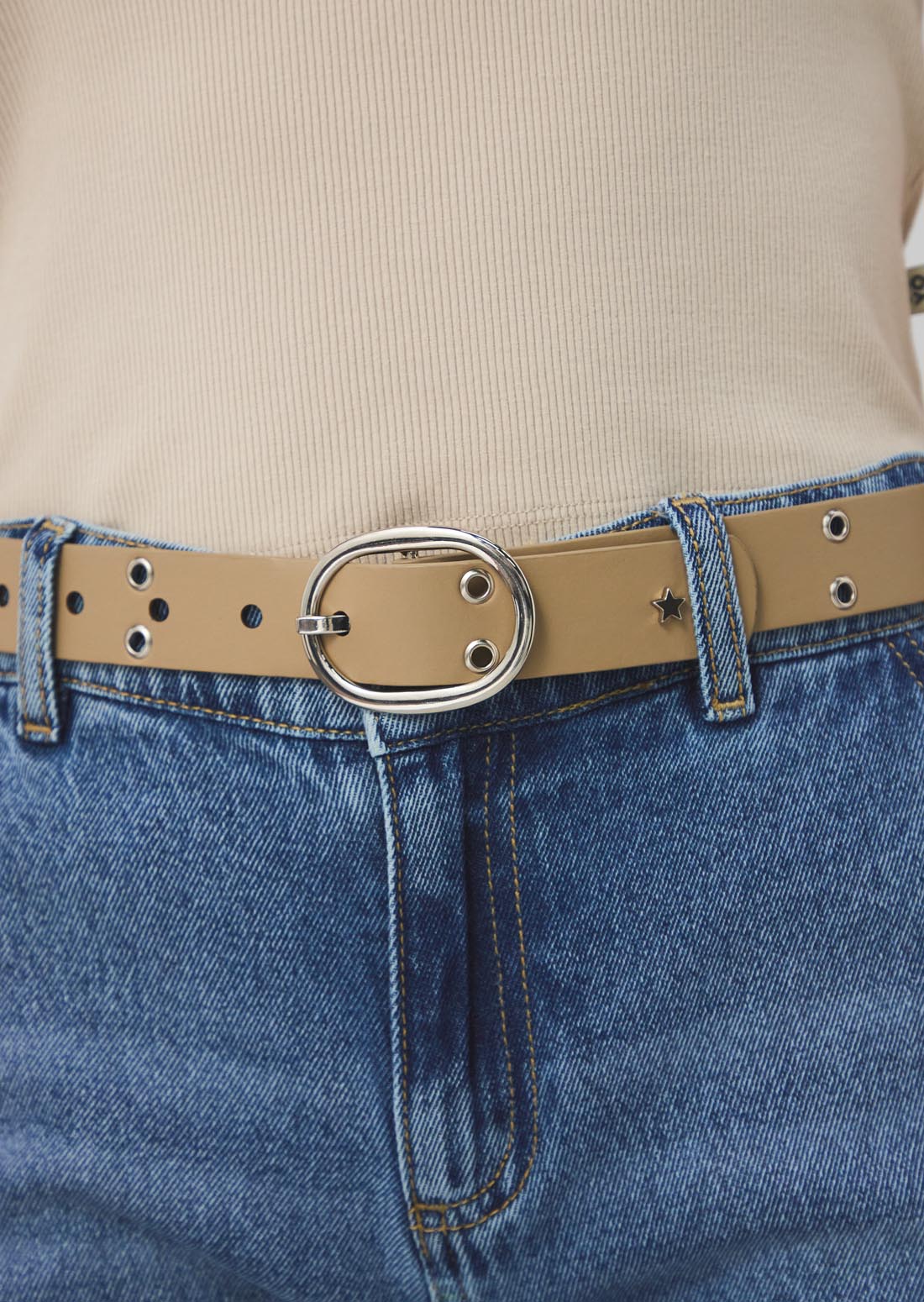 Cinturón arena con taches de estrella
