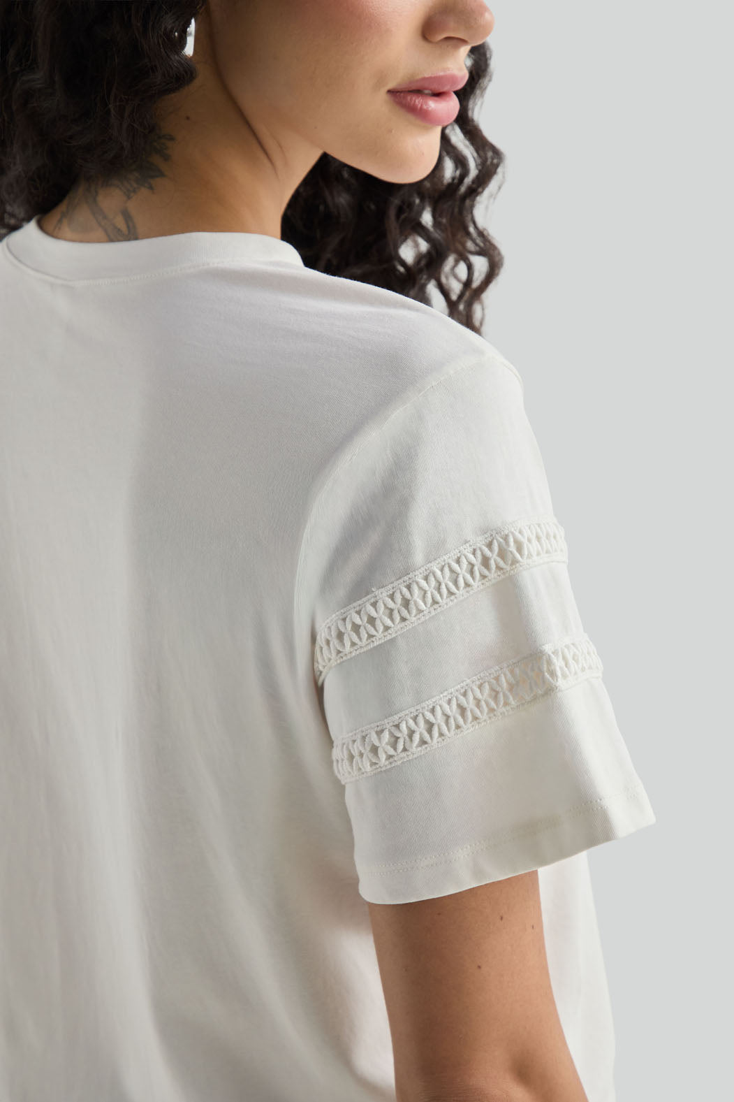 Camiseta marfil y manga con boleros para mujer