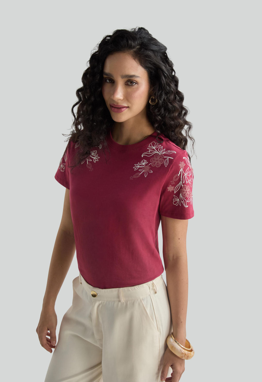 Camiseta vino tinto estampada en hombros para mujer