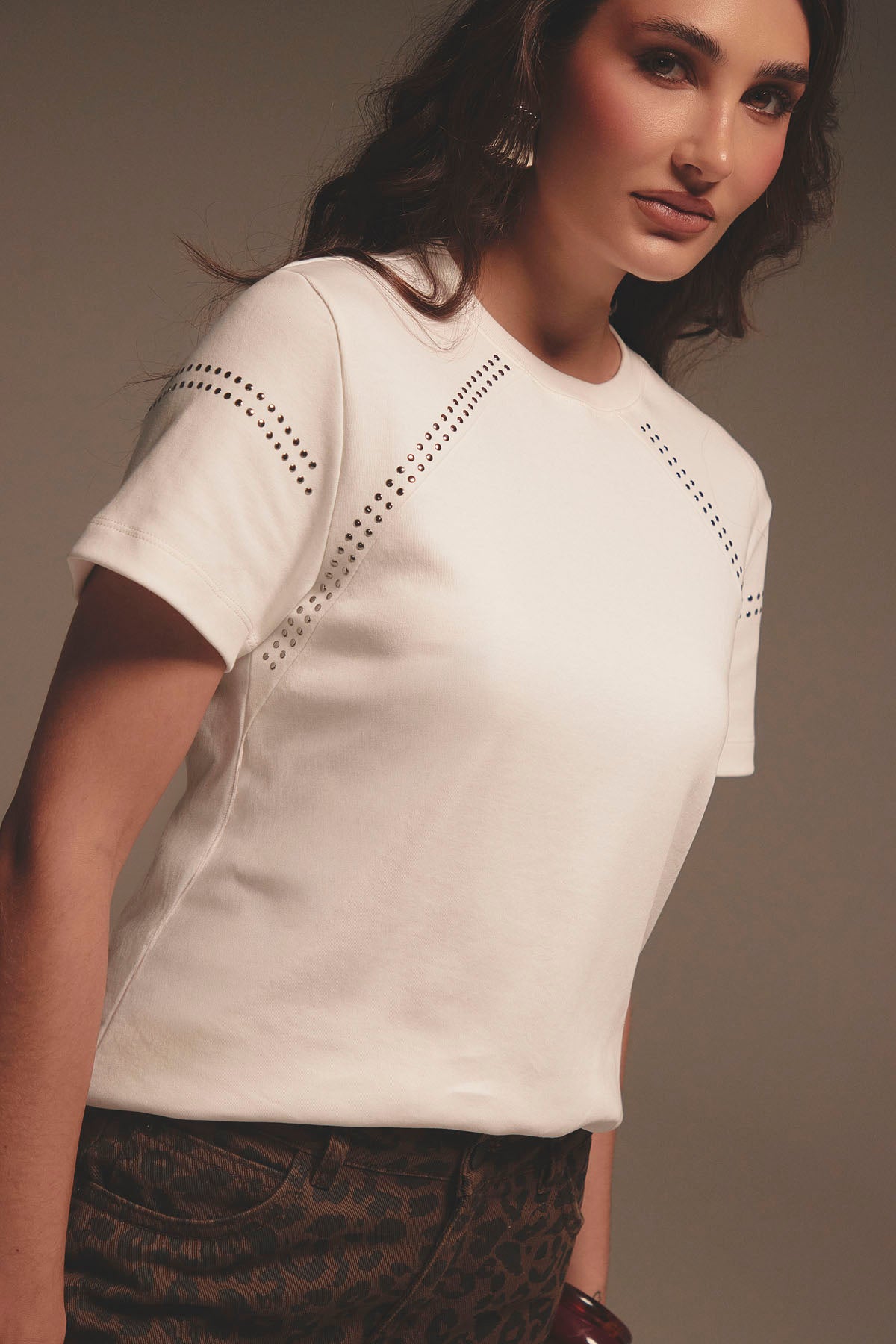 Camiseta marfil con taches en frente para mujer