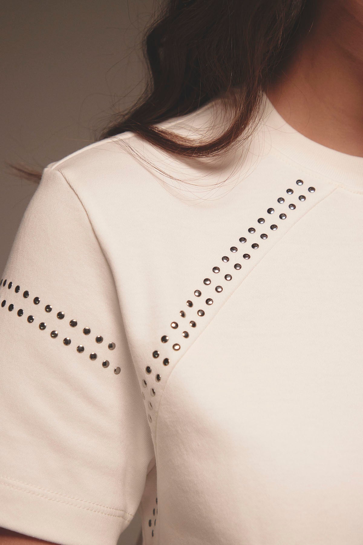 Camiseta marfil con taches en frente para mujer