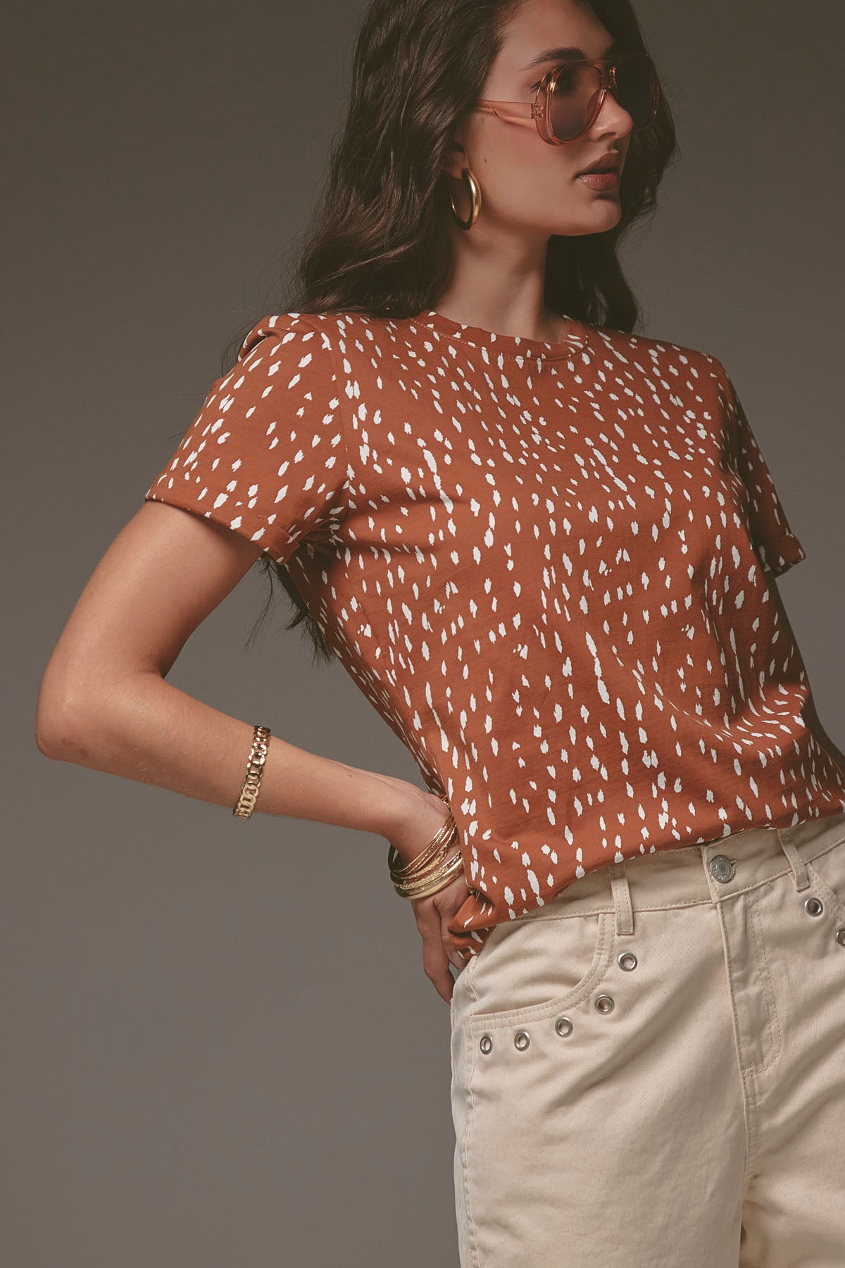 Camiseta camel y estampada para mujer